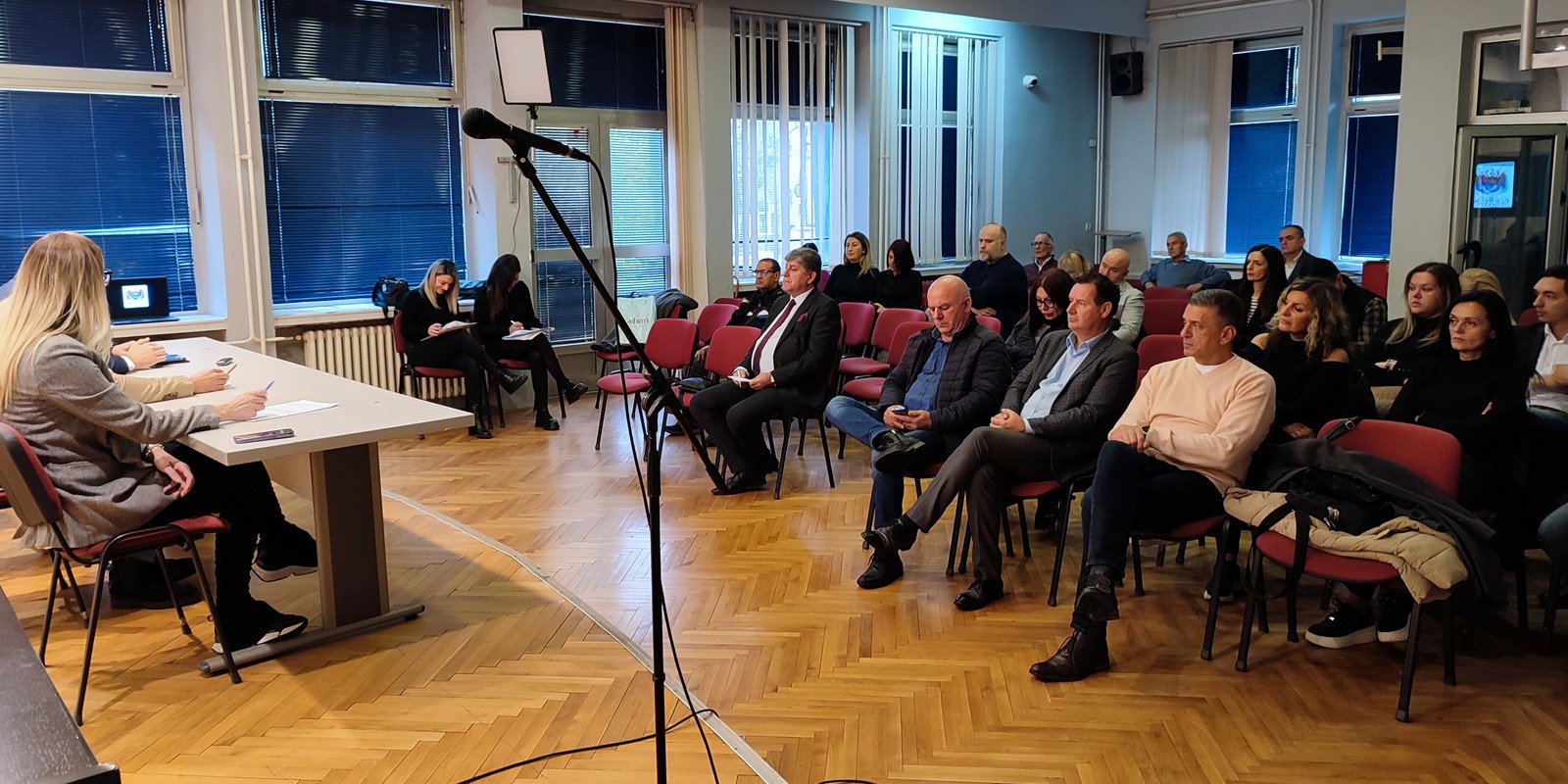 ИЗМЕНЕ И ДОПУНЕ ОДЛУКЕ О БУЏЕТУ НА СЕДНИЦИ СКУПШТИНЕ