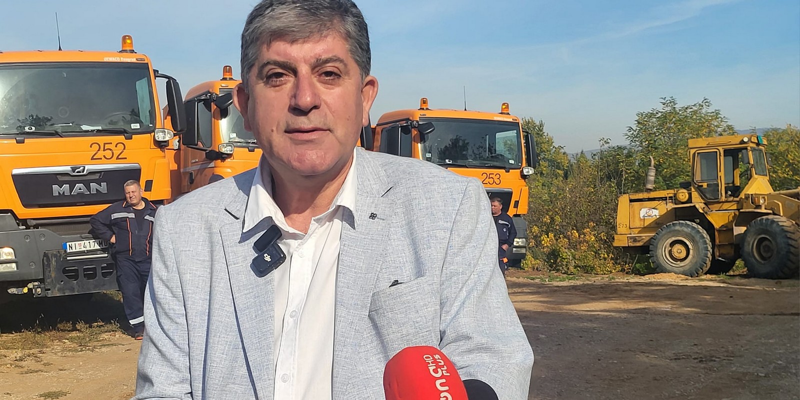 ДEПОНИЈЕ СЕ ЧИСТЕ А КАМЕРЕ СНИМАЈУ